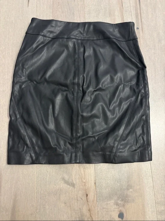 Dynamite Like New Classic Black Faux Leather Pencil Skirt - Picture 2 of 3